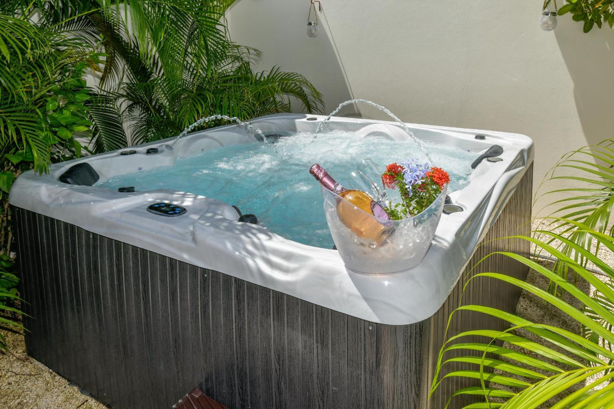 Boutique Hotel Swiss Paradise Aruba Villas And Suites Palm Beach Zewnętrze zdjęcie